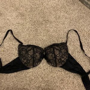 Maidenform black lace wonder bra 32B